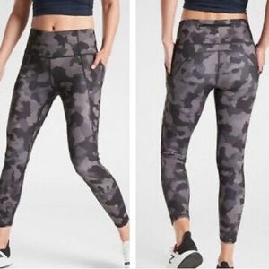 Athleta Lightning Camo 7/8 Tight Size S